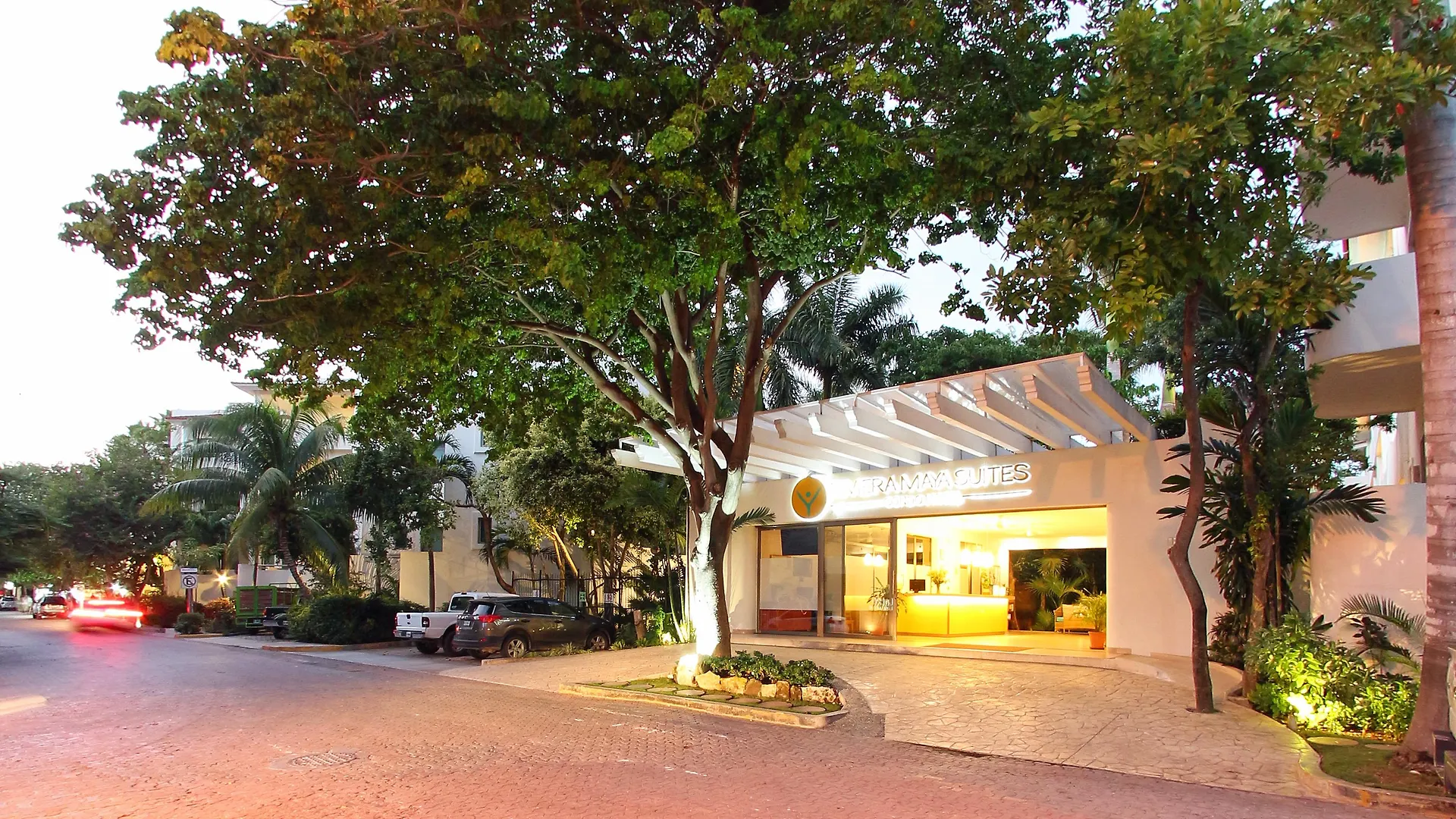 Riviera Maya Suites Playa del Carmen Aparthotel